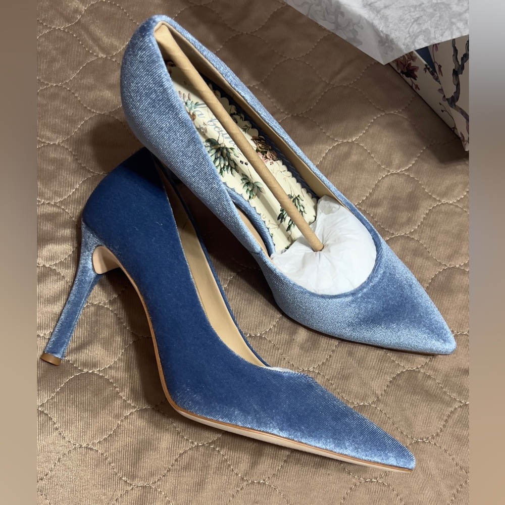 Nicola Bathie x Antonio Melani peace blue pumps